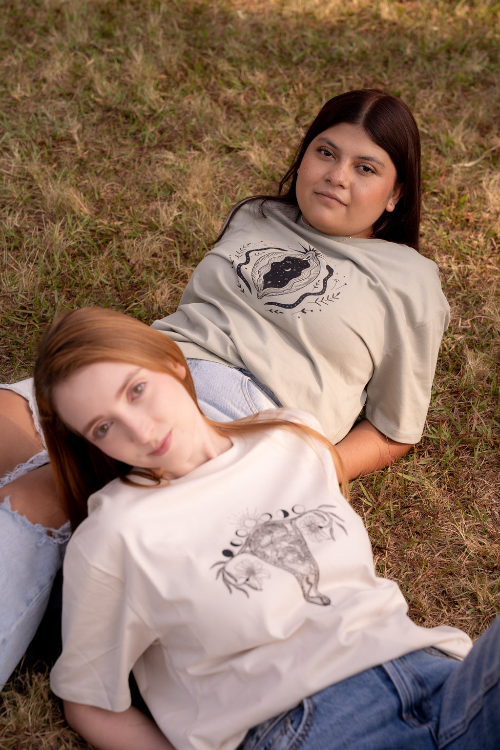 T-Shirt "Vulva Universe" Bio-Baumwolle  Light Olive