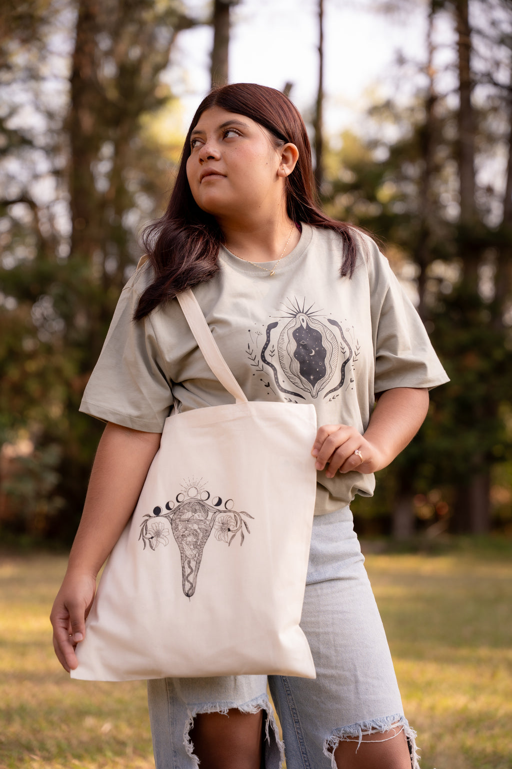 T-Shirt "Vulva Universe" Bio-Baumwolle  Light Olive